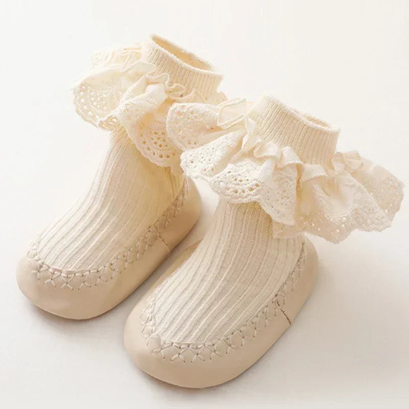 Chaussons-pour-bebe-blanc